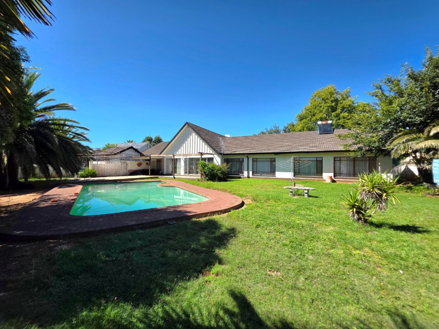 11 Bedroom Property for Sale in Universitas Free State